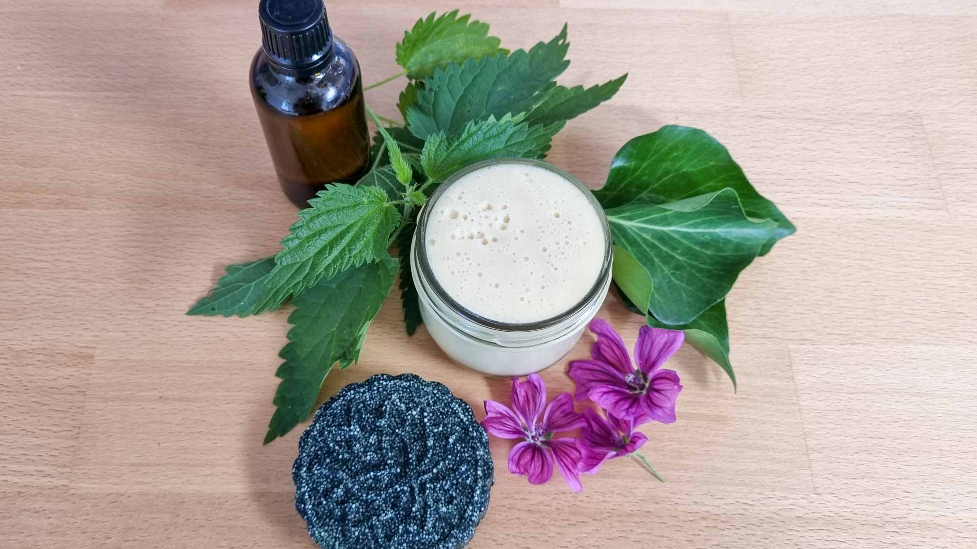 Wildes Grün fürs Haar – Kosmetik mit Wild- und Gartenkräutern